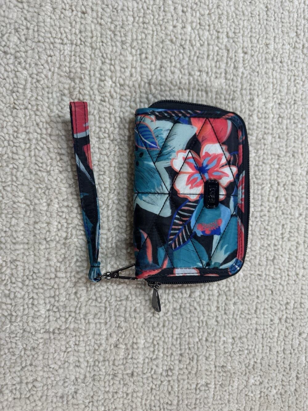 Lug Rodeo Wallet Wristlet Tropical Floral Hawaiian Print Quilted Zip Around